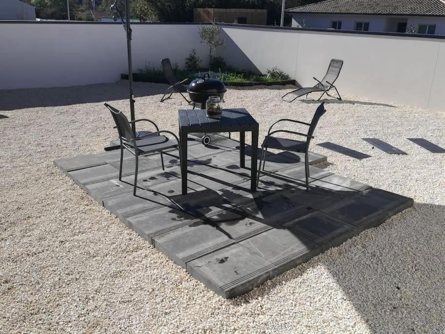 Studio Cosy Avec Acces Et Terrasse Independants Tresses Exterior photo